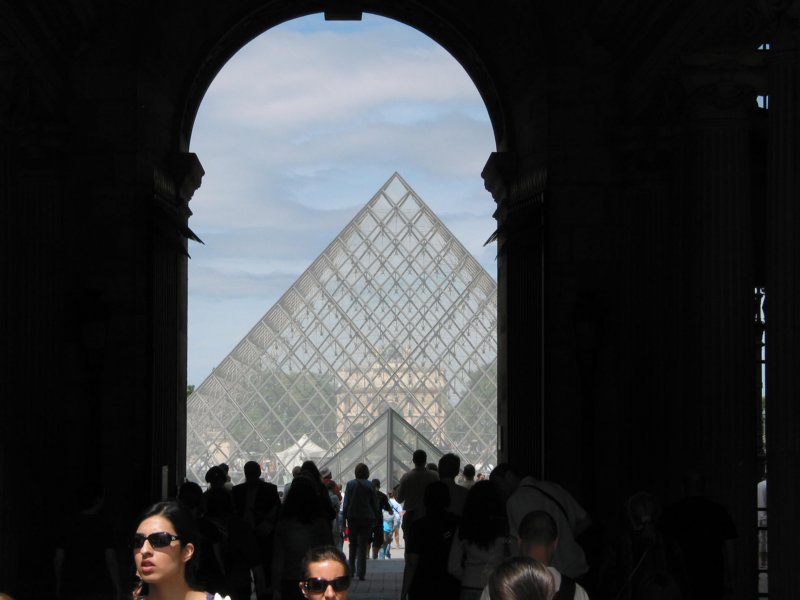 pyramidofmusedulouvre.jpg