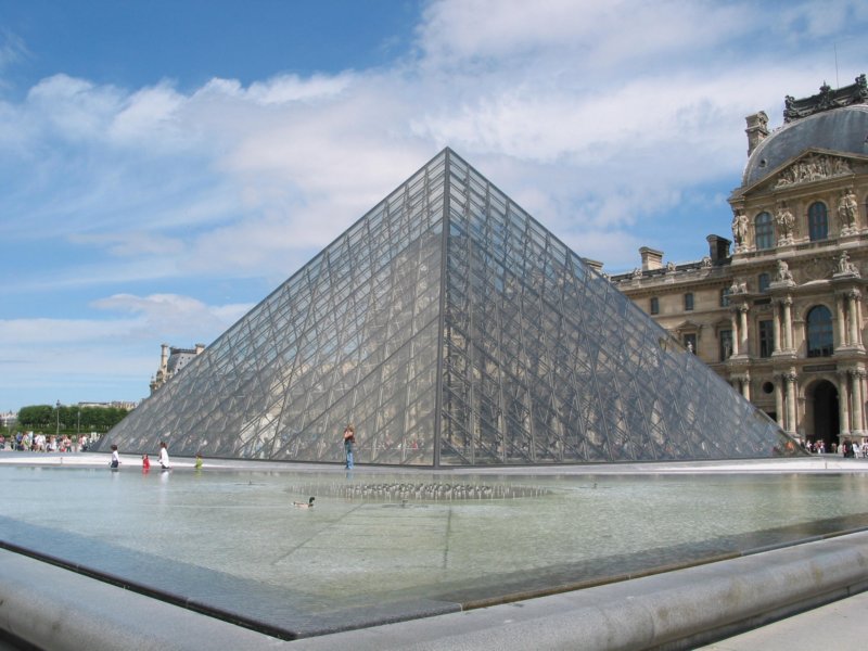 pyramidofmusedulouvre3.jpg